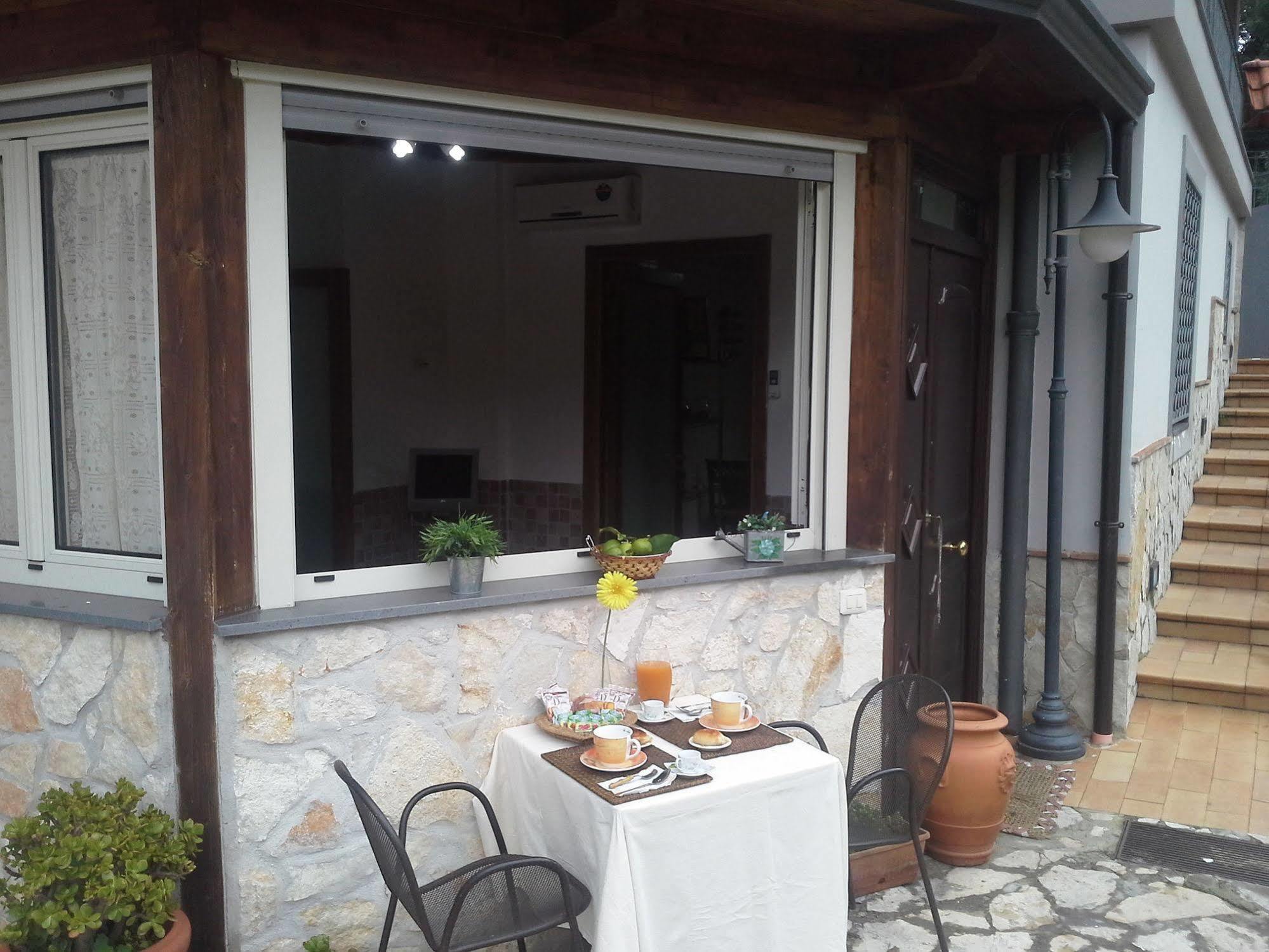Bed and Breakfast I Giardini Di Capodimonte 2 Nápoles Exterior foto